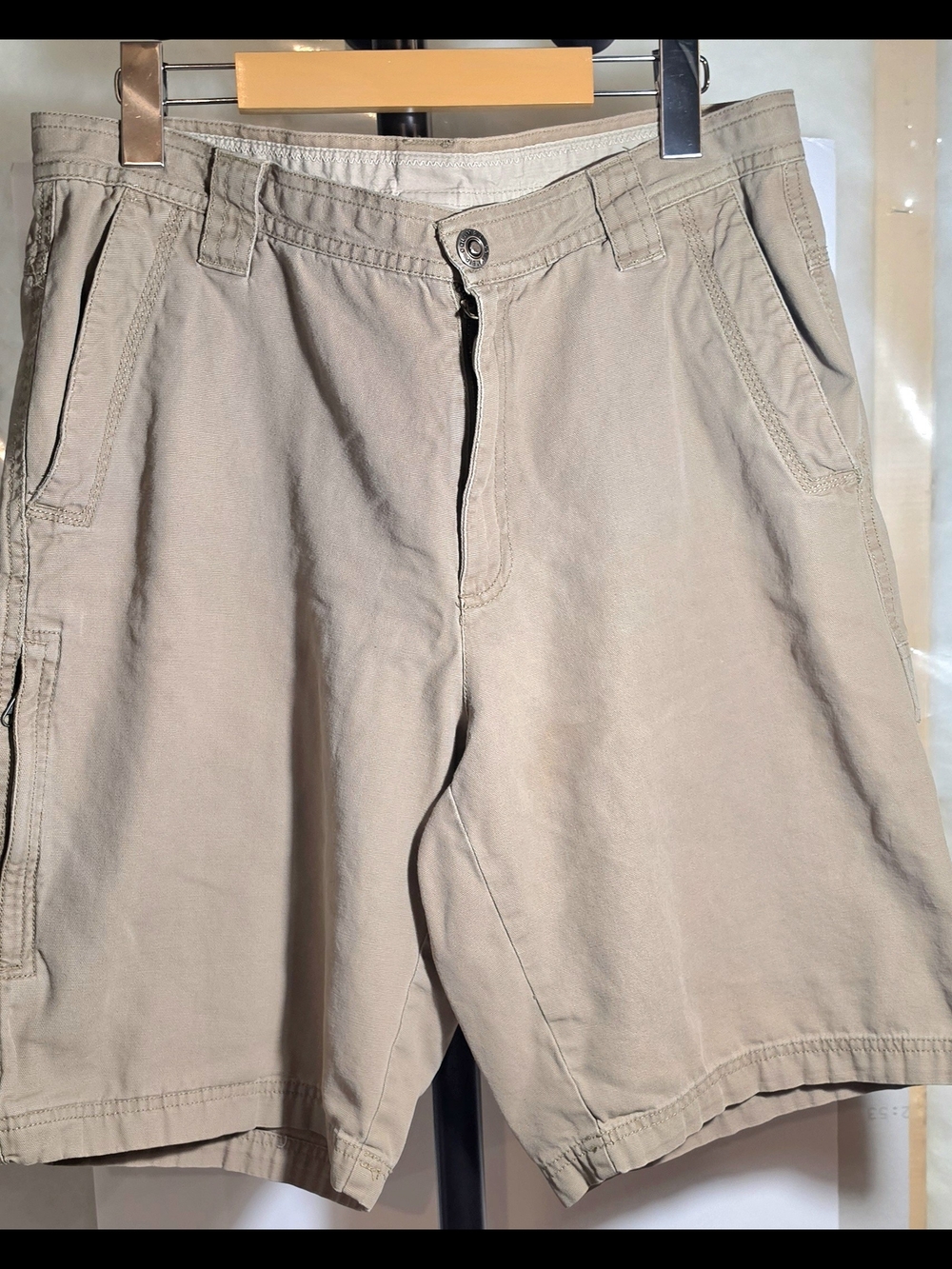 Columbia Men's Tan Cargo Shorts